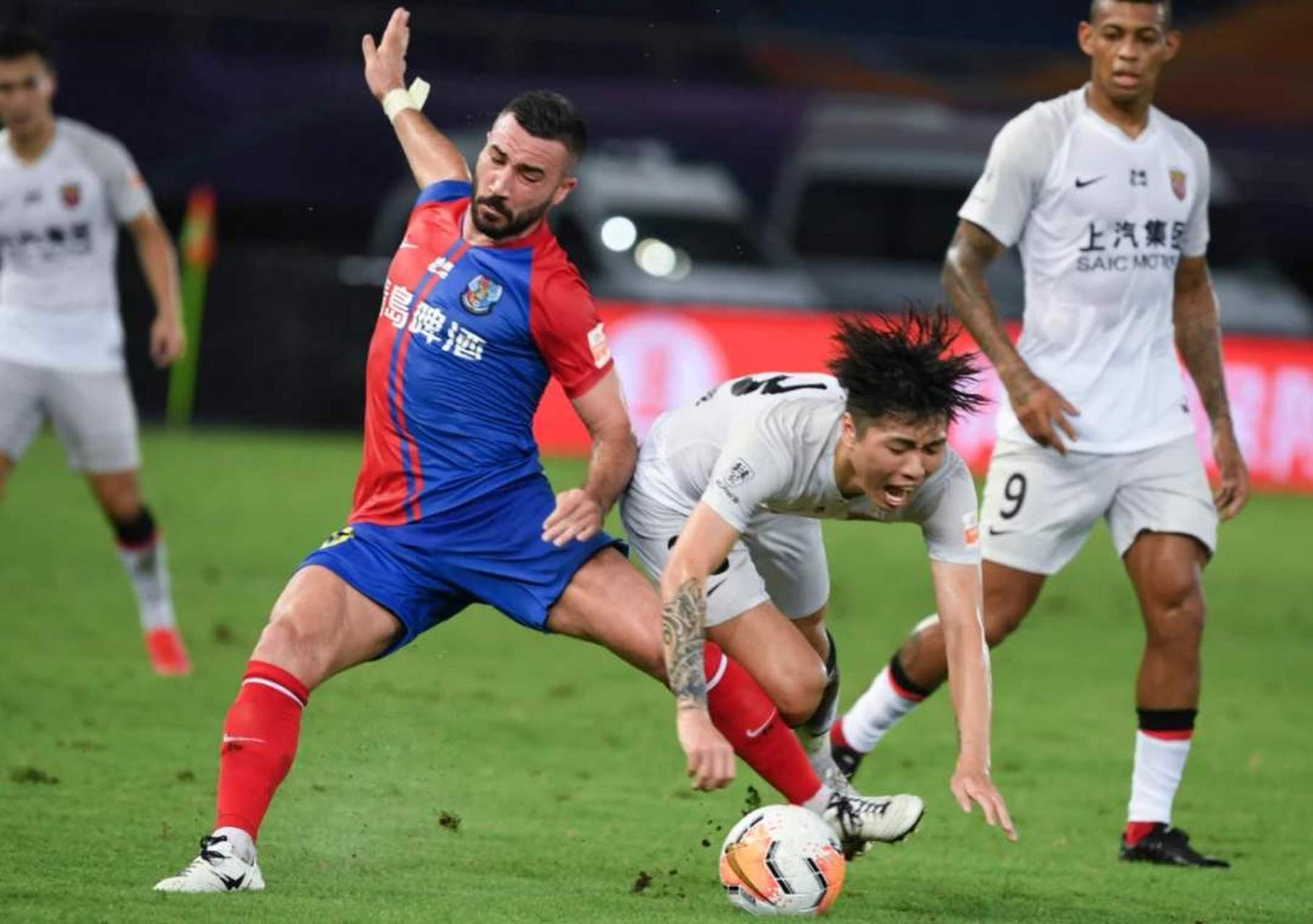 河北华夏幸福客场逼平广州富力，保持不败的简单介绍