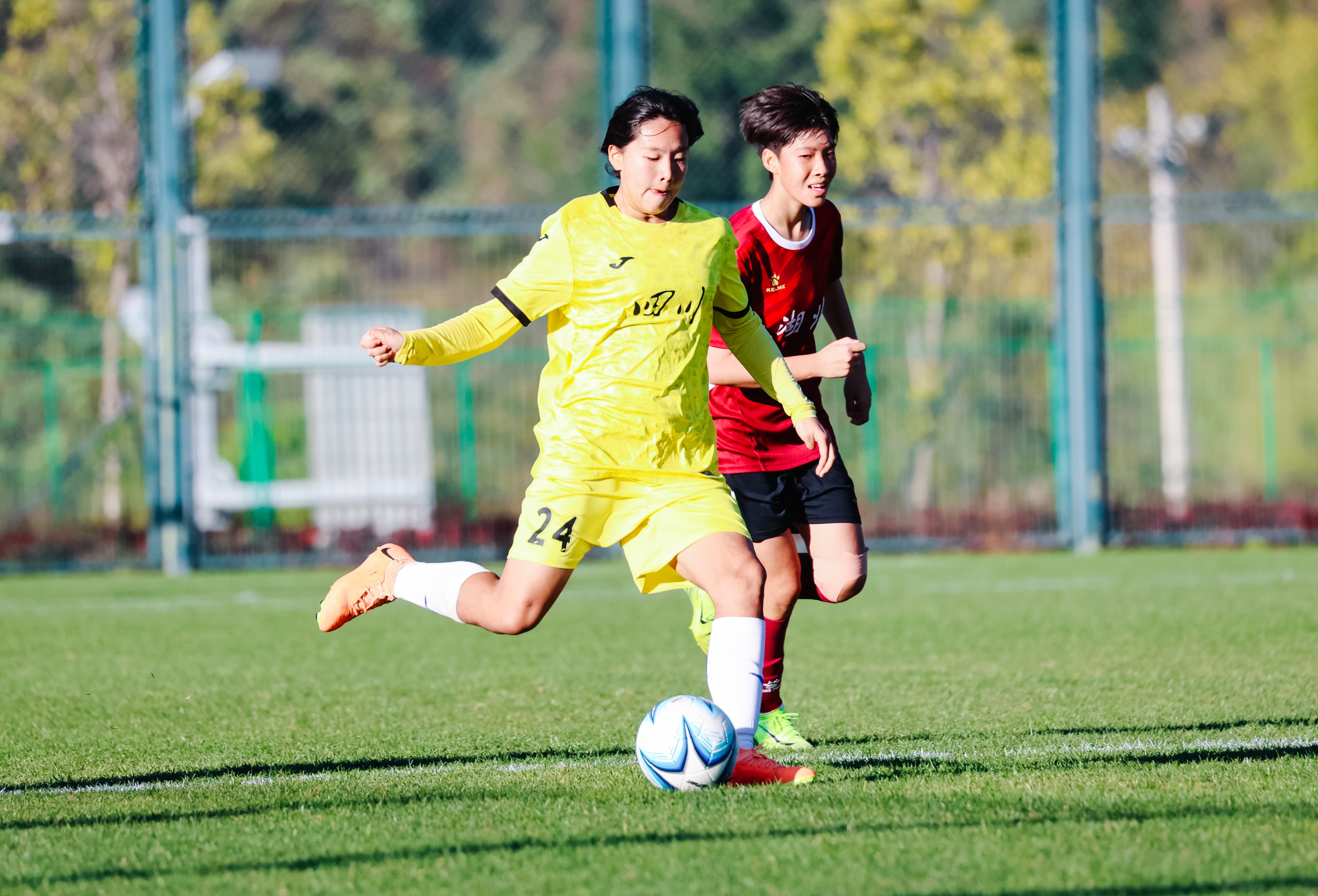 博弈之间：女足联赛火爆上演