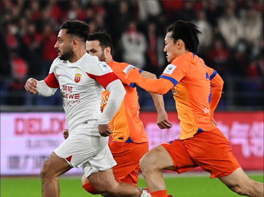 国内足球联赛中球队实力悬殊引起讨论