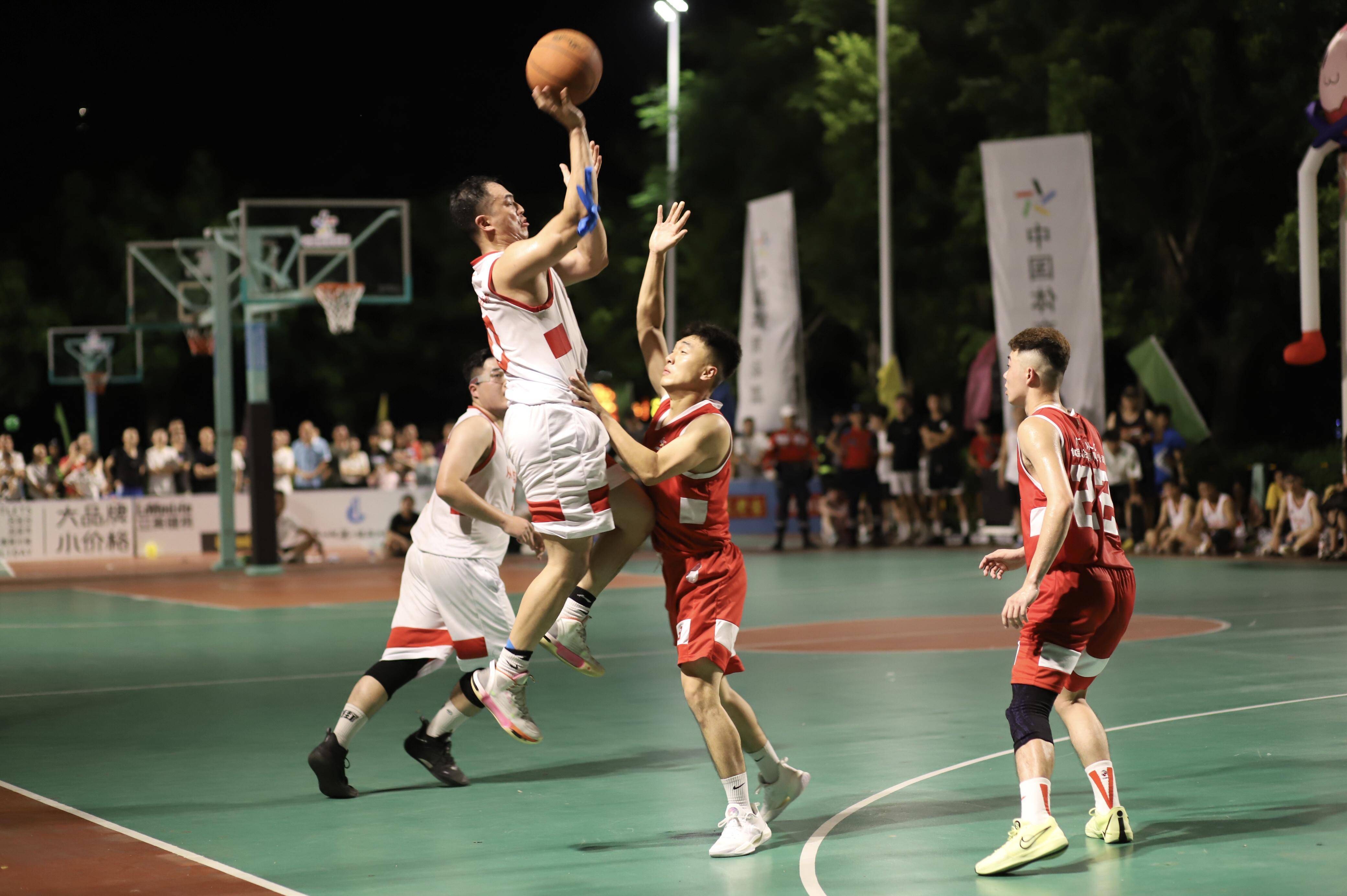 热门篮球赛事让球迷热血沸腾