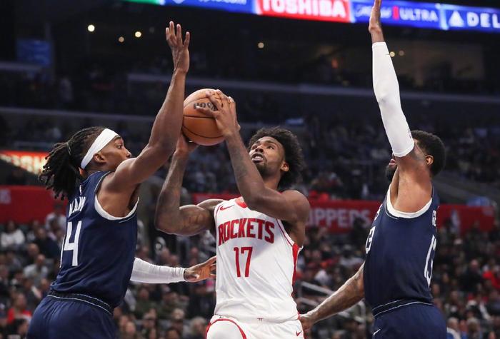 快船擒下鹈鹕，乔治关键时刻砍下关键三分