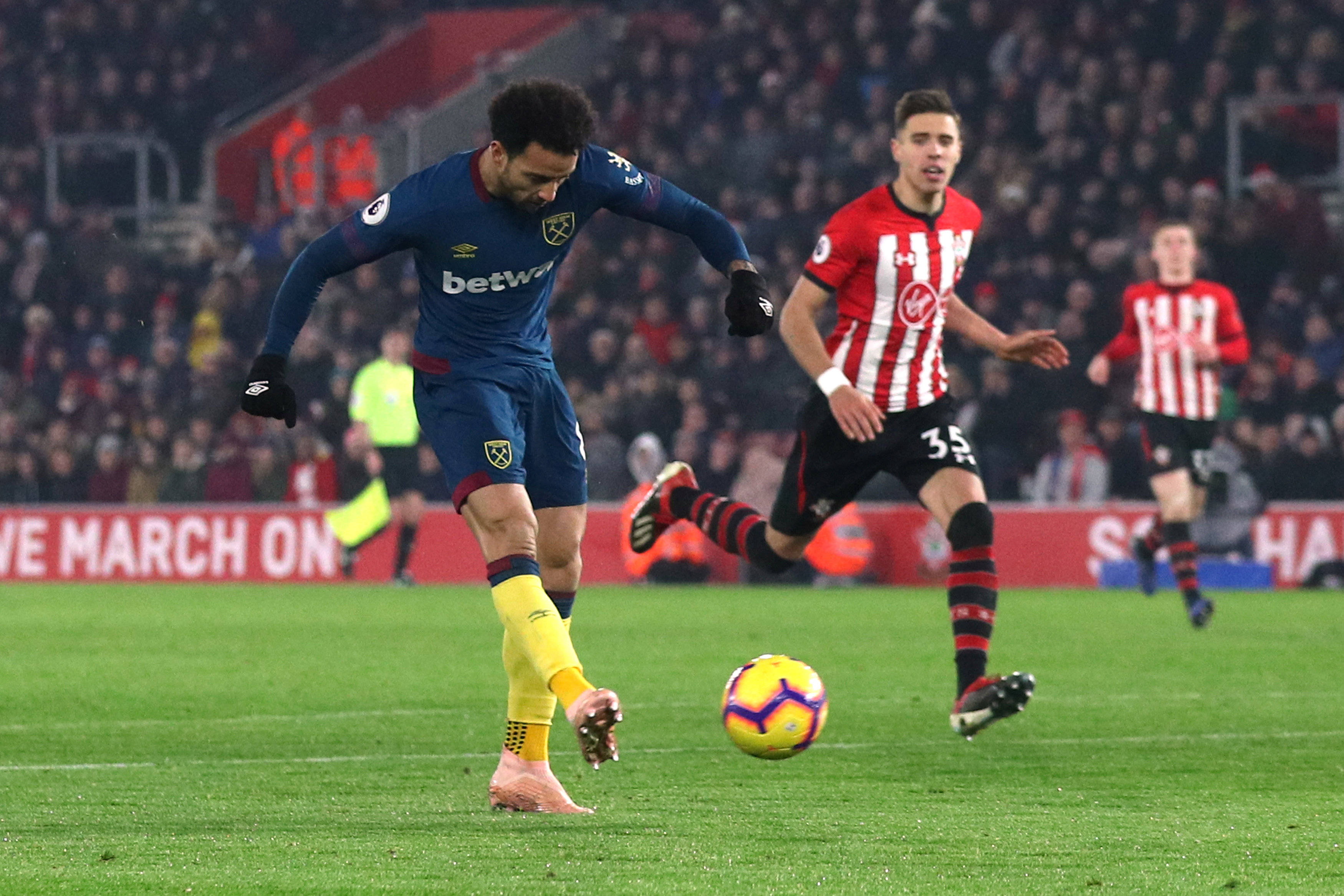 埃弗顿遭遇惨败,球队极需调整状态 埃弗顿遭遇惨败,球队极需调整状态