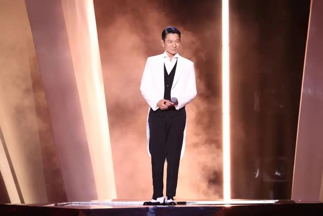 排名第一，我国选手闪耀舞台！