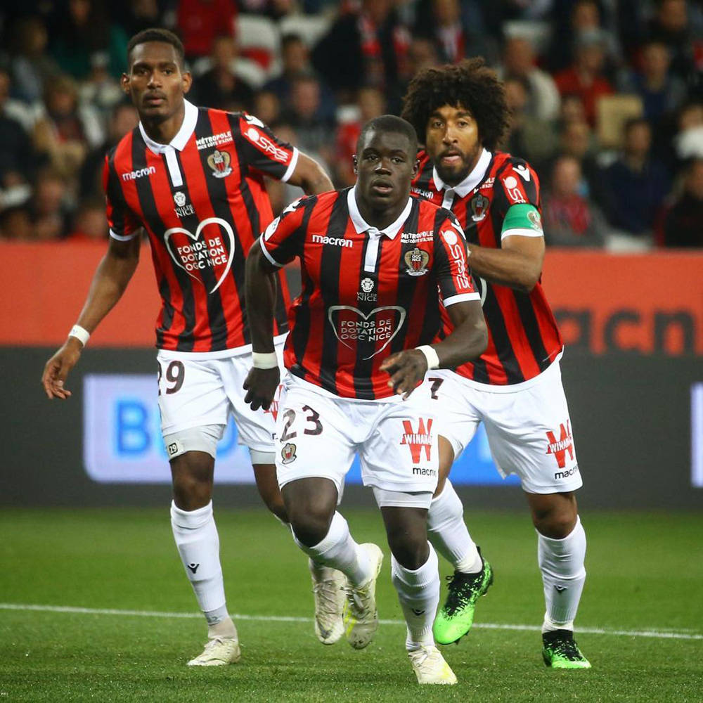 尼斯主场不敌昂热,遭遇连败 尼斯主场不敌昂热,遭遇连败