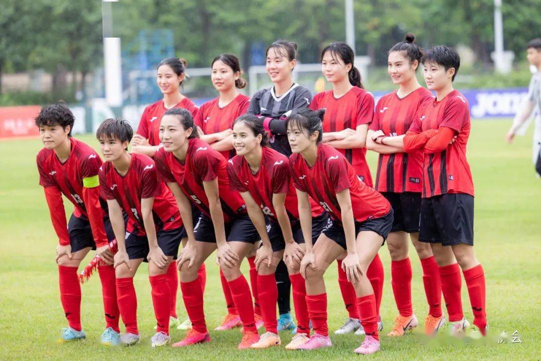 女足赛事惊艳亮相,观众尖叫不断 女足赛事惊艳亮相,观众尖叫不断