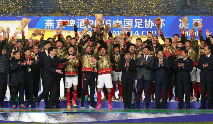 苏宁客场击败大连海牛继续领跑