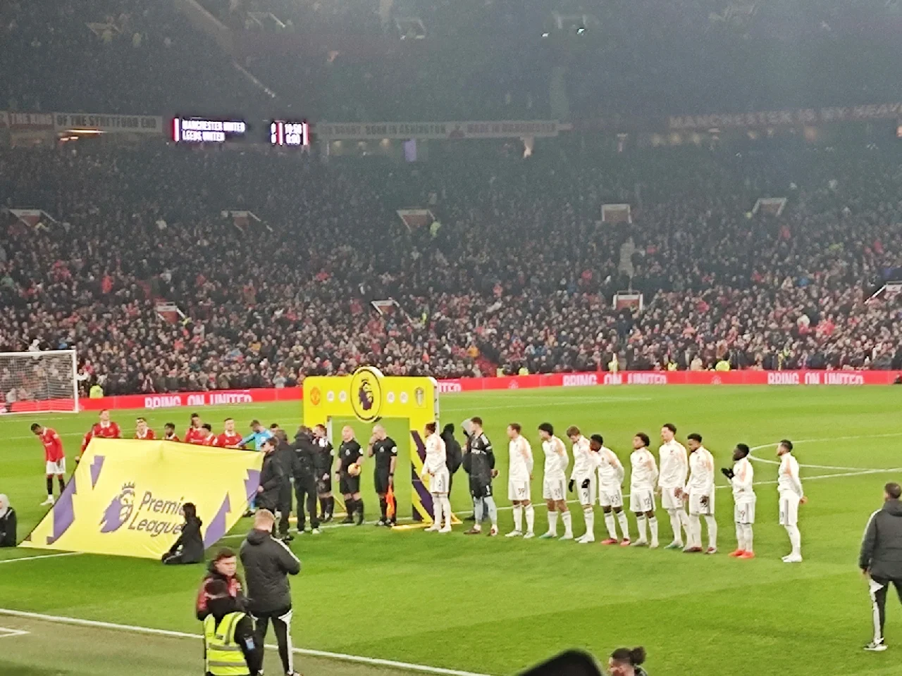 利兹联主场告捷，保持榜首位置不动摇