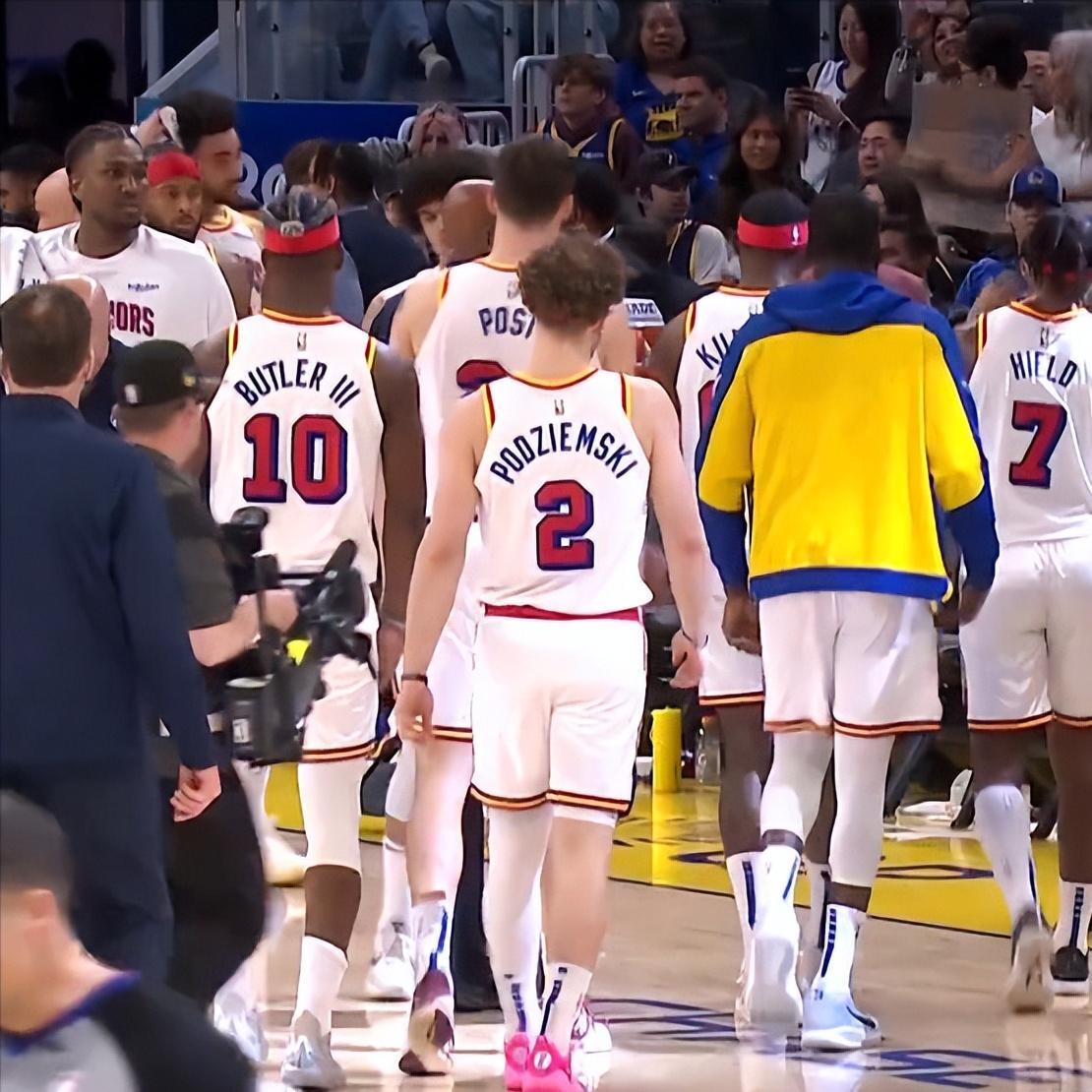 雄鹿大胜黄蜂，球队整体表现得心应手