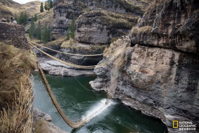 秘鲁自行车选手团结协作力争进步 秘鲁自行车选手团结协作力争进步