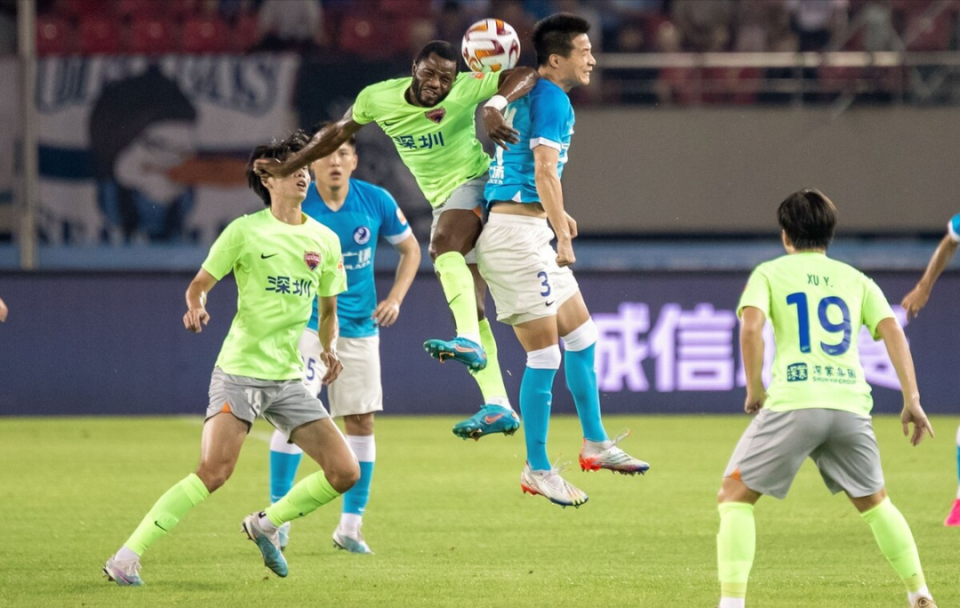 大连人客场大胜广州恒大,豪取关键分 大连人客场大胜广州恒大,豪取关键分