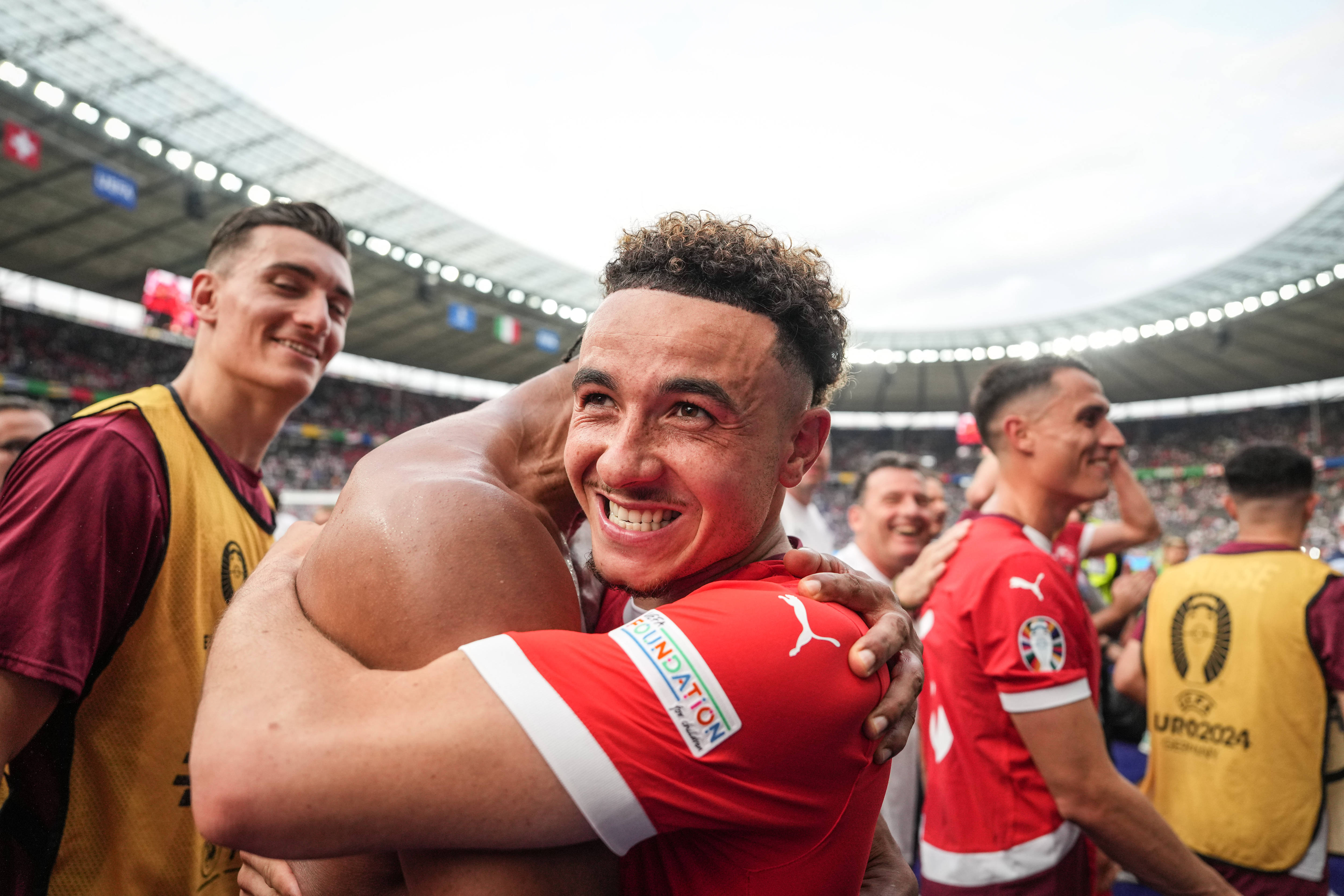 瑞士大胜丹麦，晋级欧洲杯半决赛