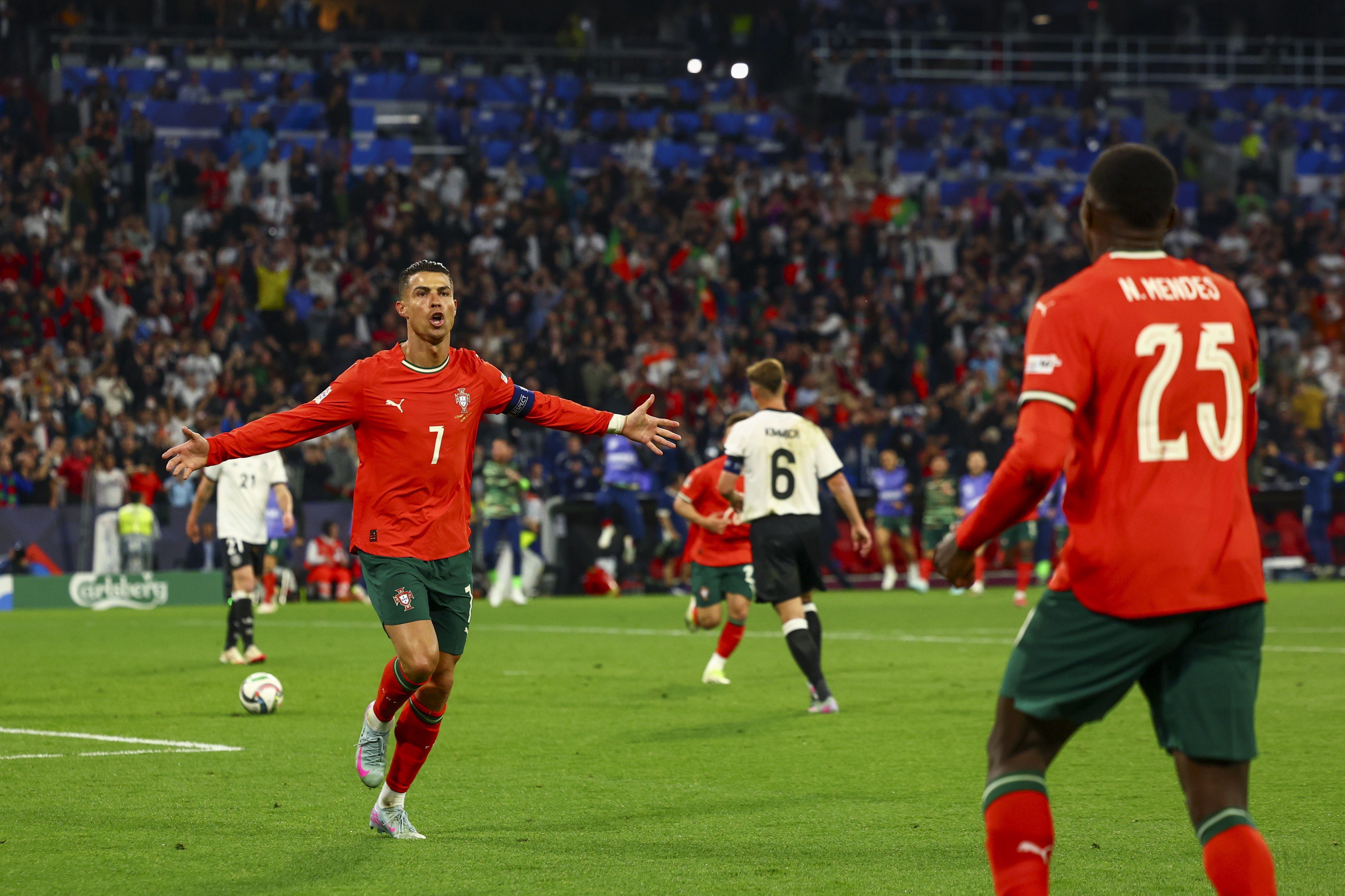 葡萄牙国家队在客场-战胜卢森堡