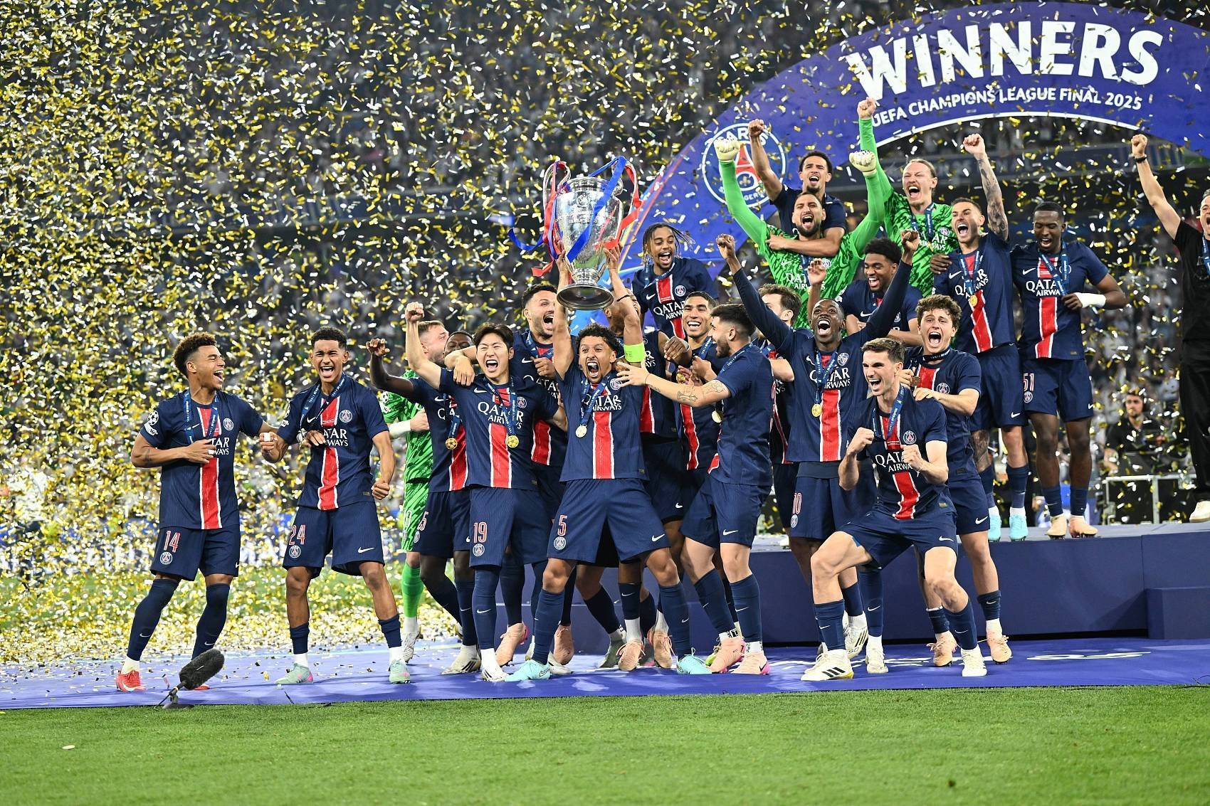 欧洲杯赛场紧张激烈,势均力敌的对决的简单介绍 欧洲杯赛场紧张激烈,势均力敌的对决的简单介绍