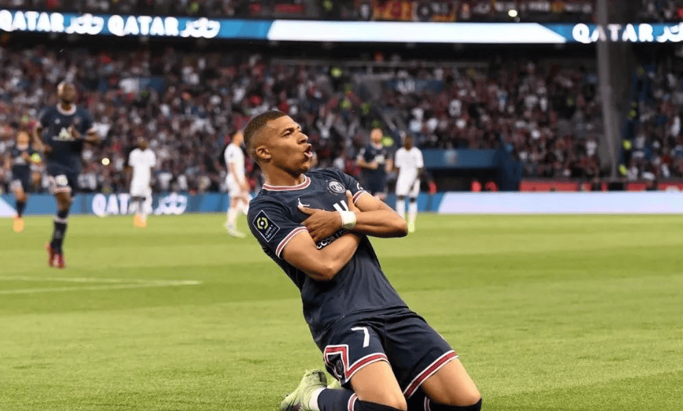 里昂客场战胜布雷斯特,法甲赛场再添三分的简单介绍 里昂客场战胜布雷斯特,法甲赛场再添三分的简单介绍