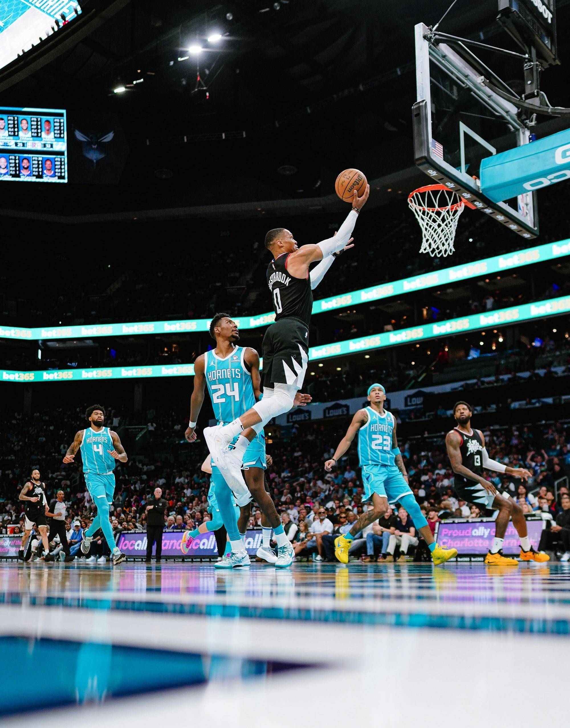 乔治得分创新高,快船击败湖人 乔治得分创新高,快船击败湖人