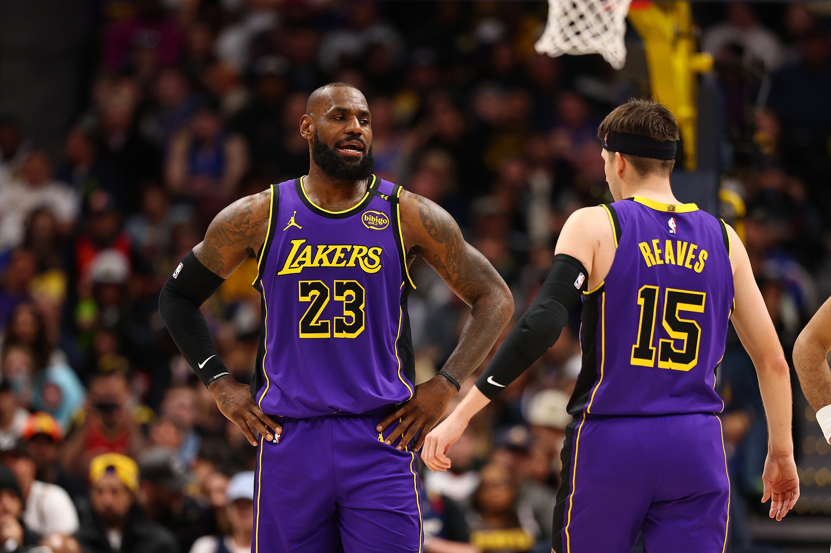 湖人轻松击败魔术继续领先 湖人轻松击败魔术继续领先