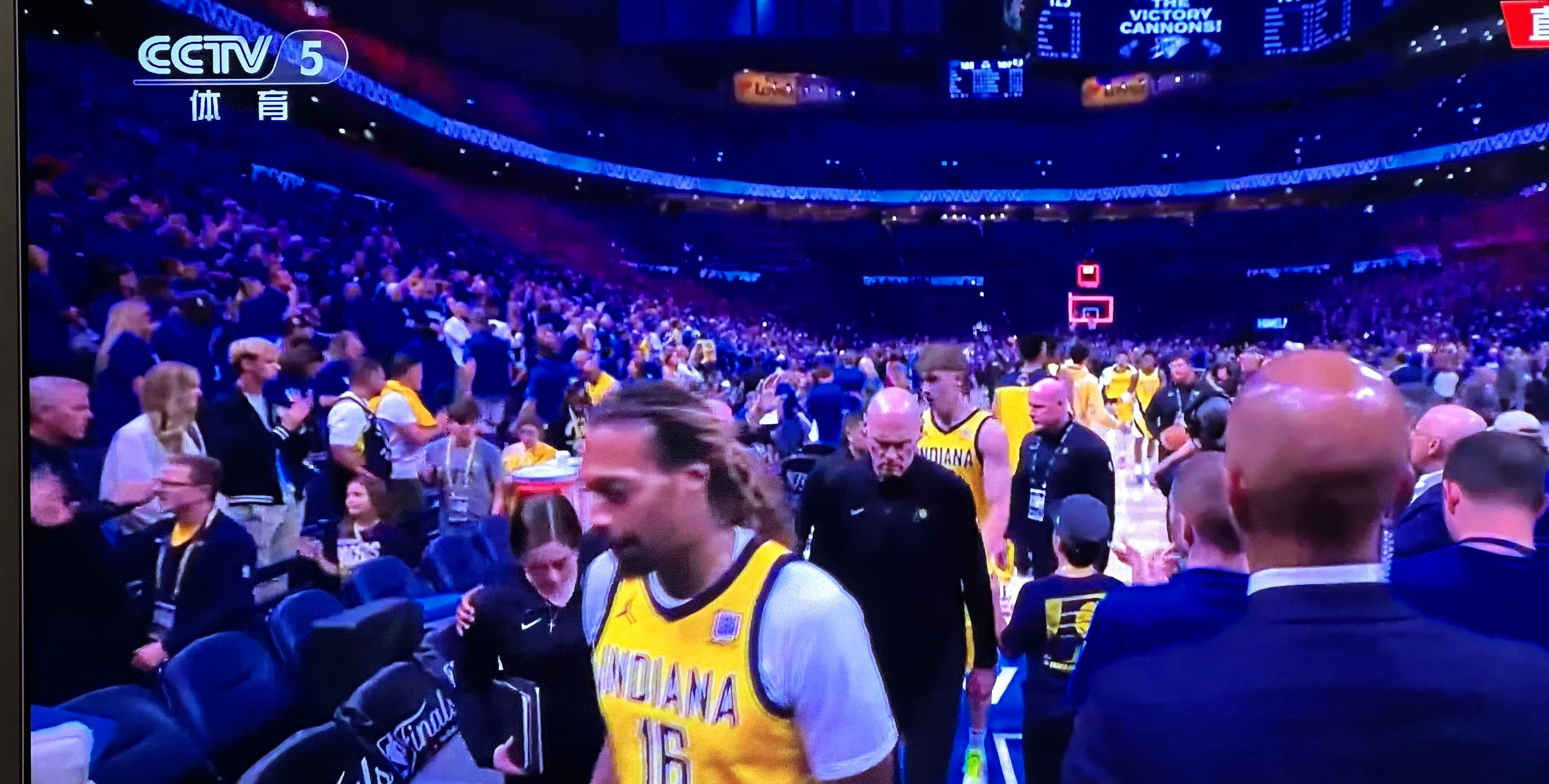 勇士主场逆转雷霆,取得连胜3场 勇士主场逆转雷霆,取得连胜3场