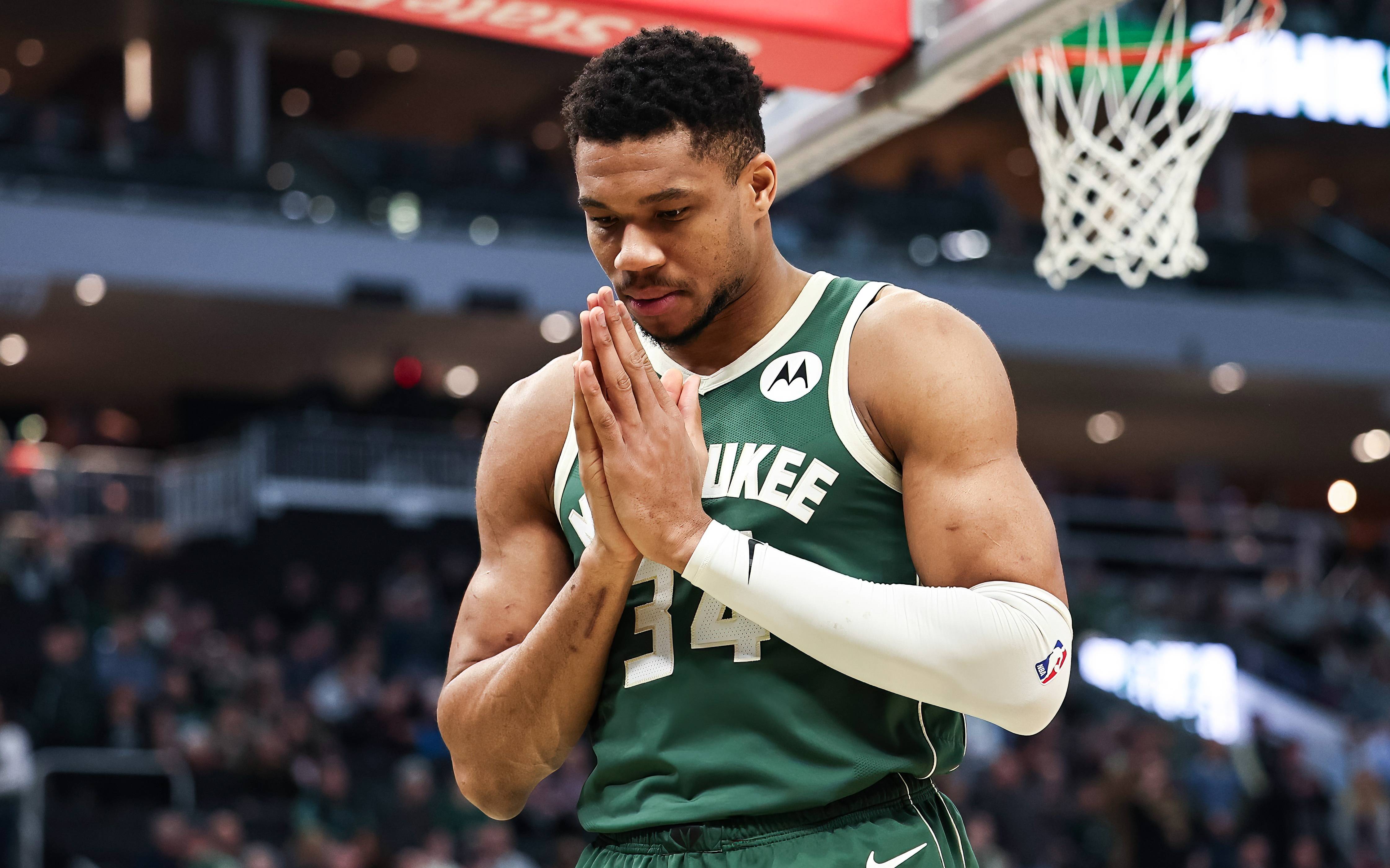 雄鹿击败活塞,继续领跑东部 雄鹿击败活塞,继续领跑东部