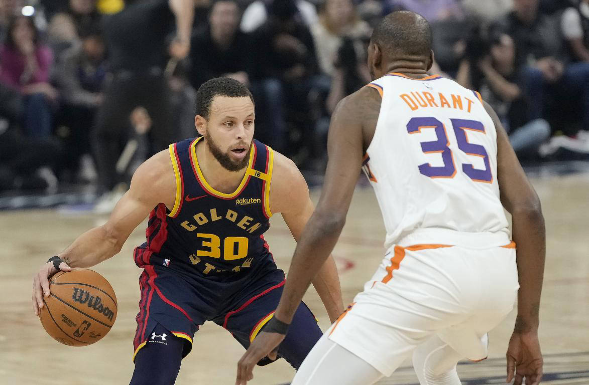 勇士战胜湖人,杜兰特表现抢眼 勇士战胜湖人,杜兰特表现抢眼