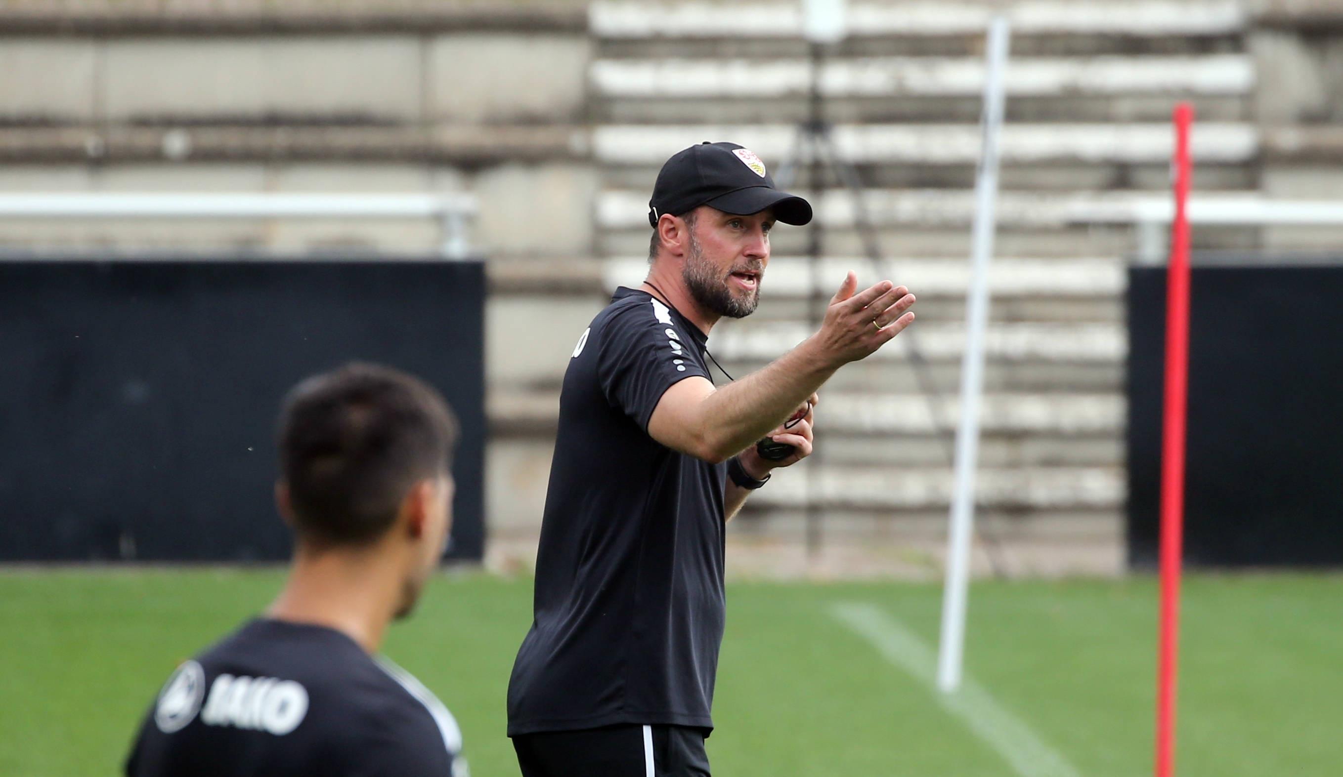 包含斯图加特年轻后卫受表扬，将成为关键球员的词条